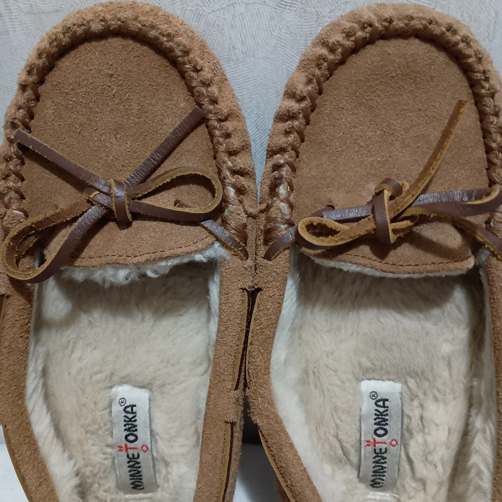 Child Size 2 Minnetonka Moccasin Slipper Shoes